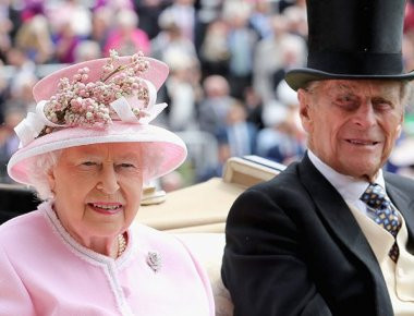 Αυτό είναι το χριστουγεννιάτικο δώρο της Βασίλισσας Ελισάβετ στο προσωπικό της